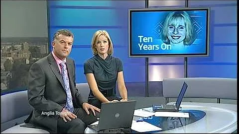 Vicky Hall Photo 28