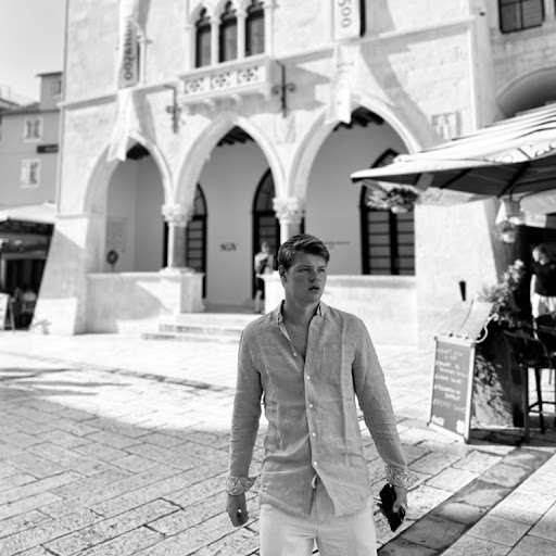 Lucas Roth Photo 15