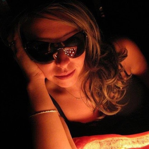 Holly Phillips Photo 17