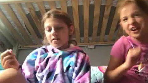 Elizabeth Aversa Photo 11