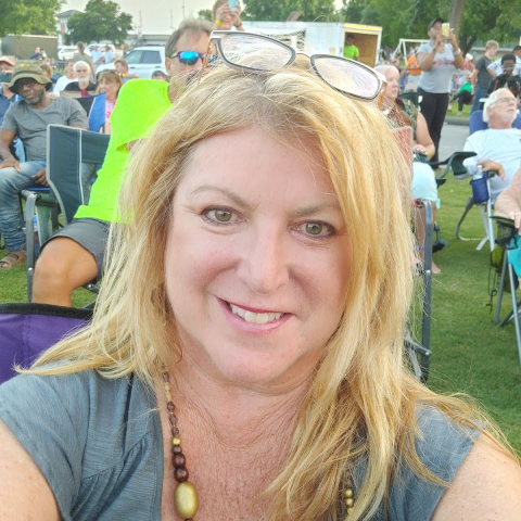Christie Frazier Photo 9