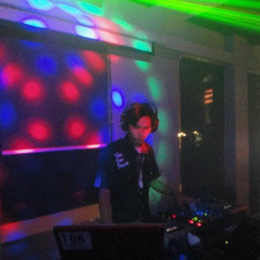 Mark Espiritu Photo 12