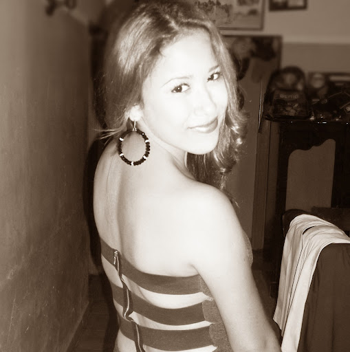Flor Castro Photo 15