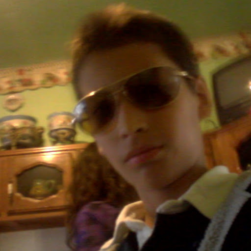 Aaron Saenz Photo 15