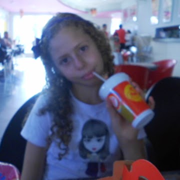 Danielle Almeida Photo 15