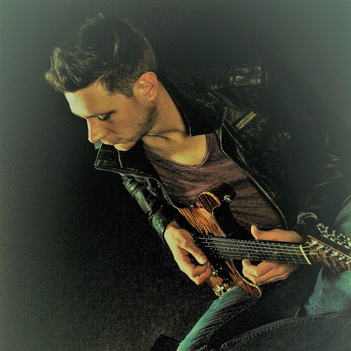 Robin Burrows Photo 10