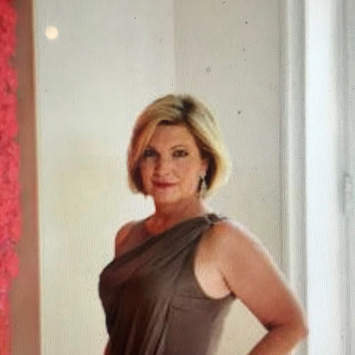 Robin Wells Photo 11