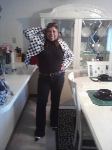Sharon Tyler Photo 11