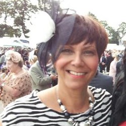 Karen Lindsay Photo 15