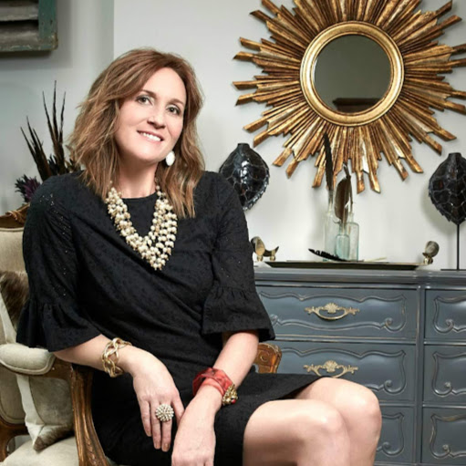 Kelly Thompson Photo 19