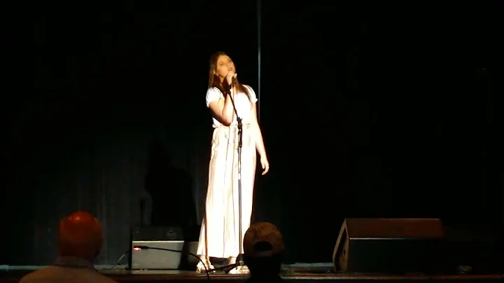 Holly Mcknight Photo 30