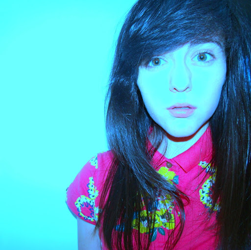 Amy Close Photo 9