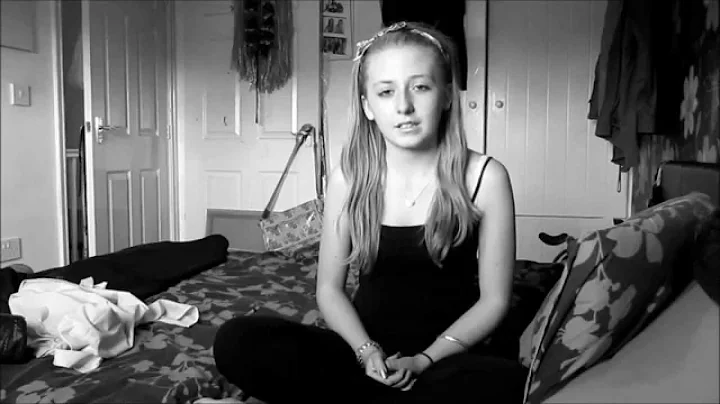 Hollie Benson Photo 16