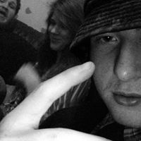 Austin Reynolds Photo 9