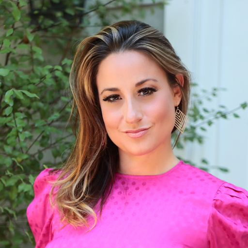 Leah Caplanis Photo 2