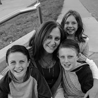 Amy Spires Photo 7