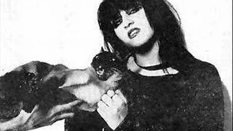 Lydia Lynch Photo 24