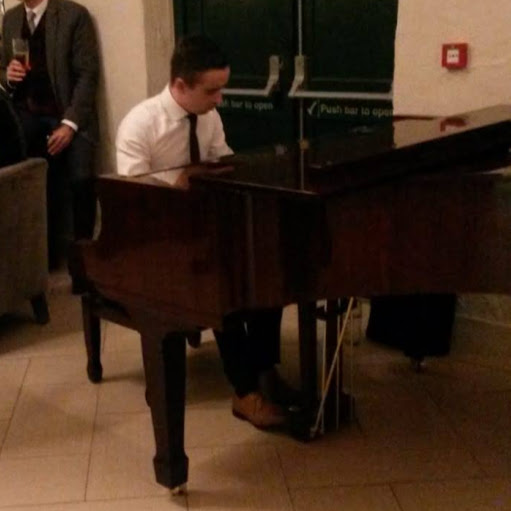 Daniel Maguire Photo 11