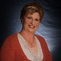 Janelle Nichols Photo 5