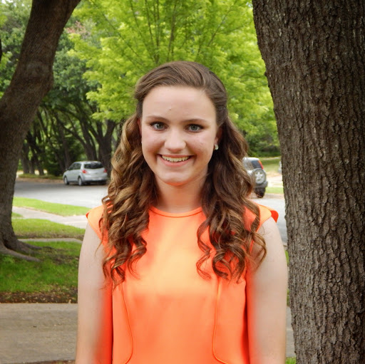 Emma Hunt Photo 15