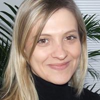 Julia Wozniak Photo 7