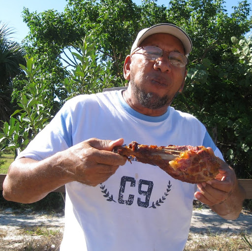 Efrain Fuentes Photo 15