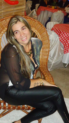 Michele Fernandes Photo 9