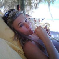Stefanie Martin Photo 9