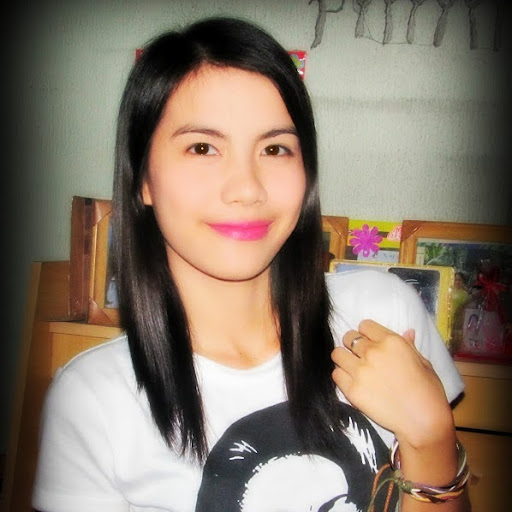 Claire Torres Photo 14