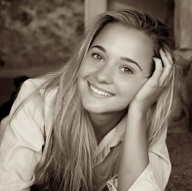 Olivia Burke Photo 15