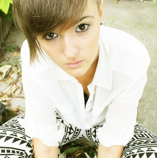 Julie Ludwig Photo 10