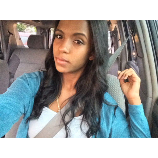 Julia Vasquez Photo 15
