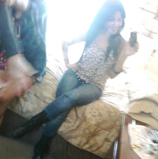 Laura Hernandez Photo 15