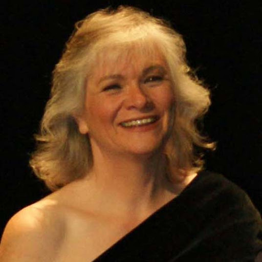 Michelle Dobbs Photo 9