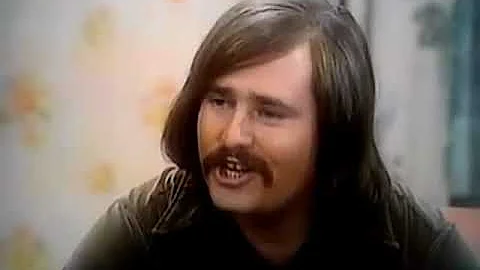 Archie Sanders Photo 17