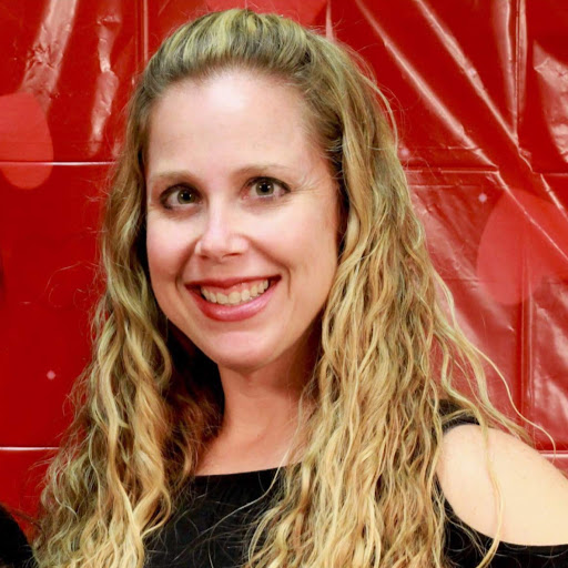 Amanda Irvin Photo 11