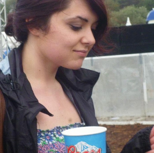 Emma Jones Photo 9