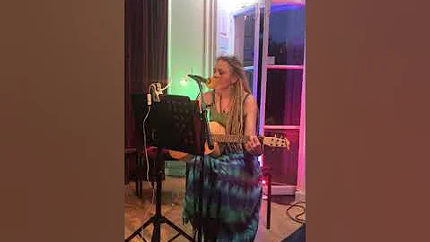 Sarah Milne Photo 32