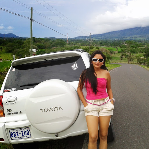 Laura Chavez Photo 9