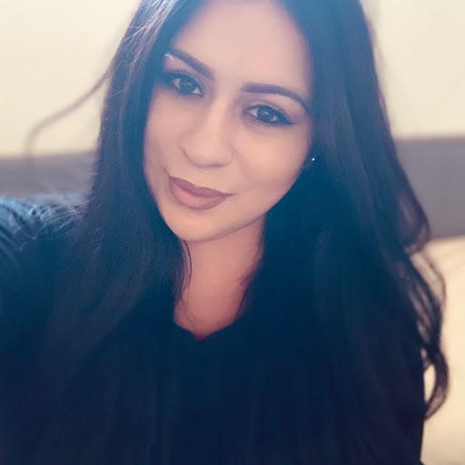 Chelsea Hernandez Photo 9