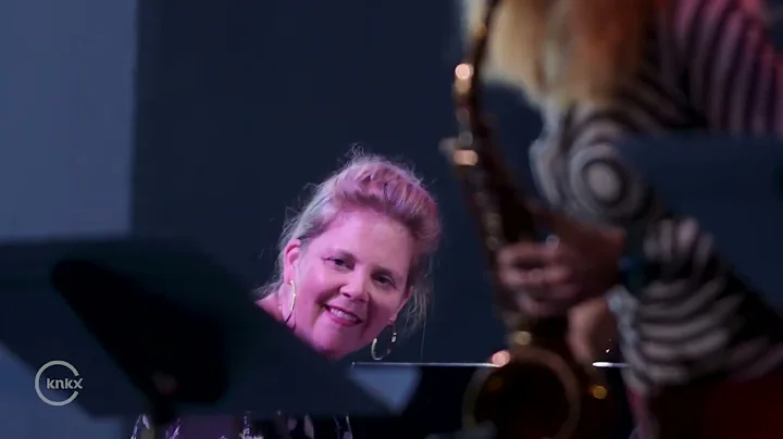 Sara Perich Photo 7