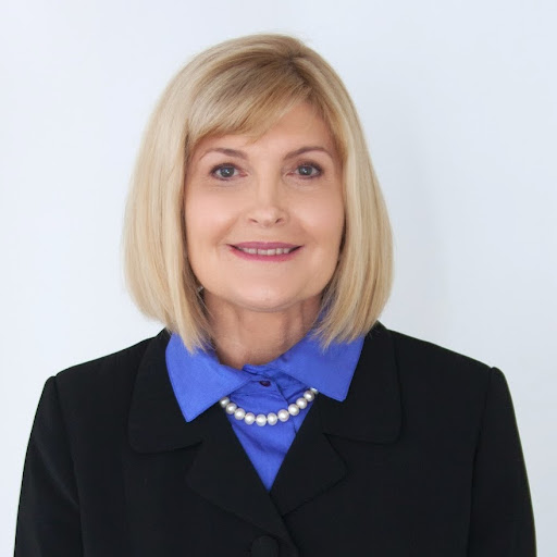 Karin Hunter Photo 11