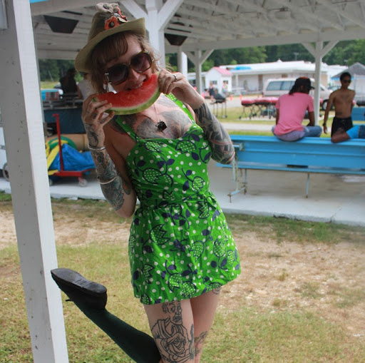 Andrea Lee Photo 16