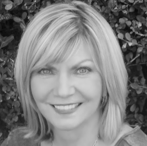 Elaine Moore Photo 15
