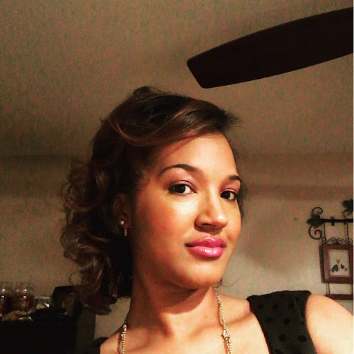 Tiffany Holmes Photo 9