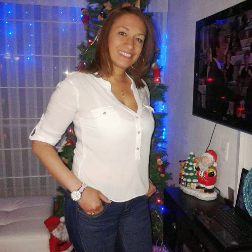 Angelica Benitez Photo 16