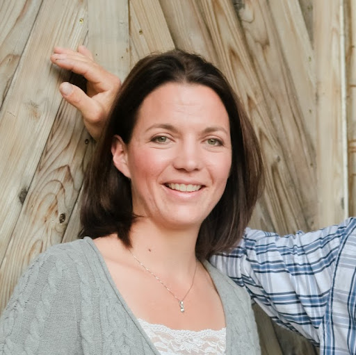 Amy Eckert Photo 13