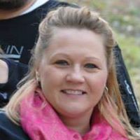 Dee Cummins Photo 6