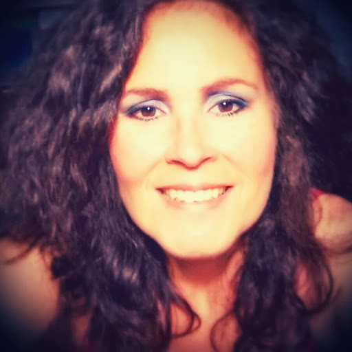 Erika Gordon Photo 15