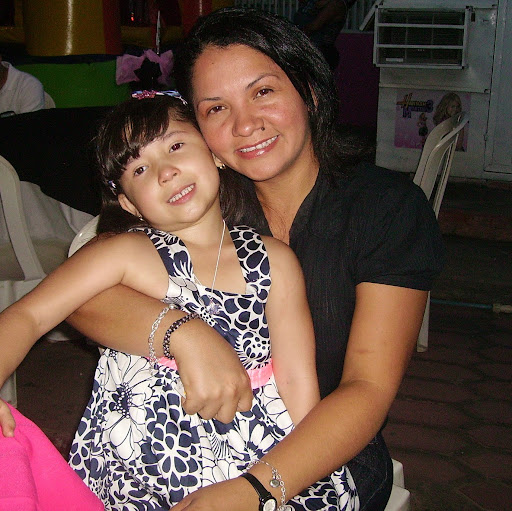Ana Reyes Photo 9